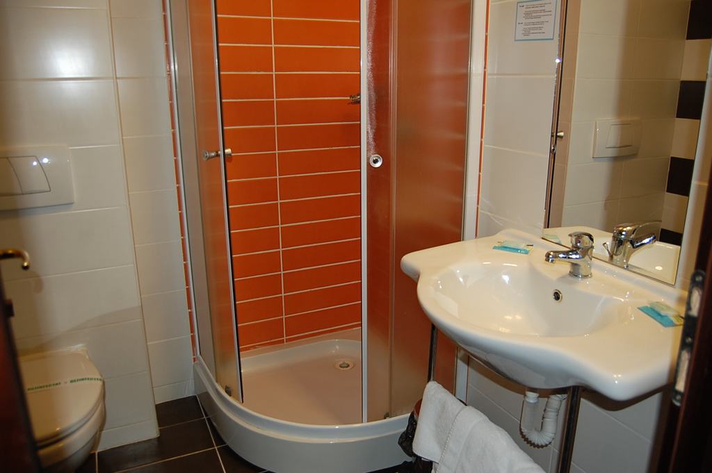 Cazare in Oradea - HOTEL AQUA - Oradea-baile1mai Cazare in Oradea - HOTEL AQUA - Oradea-baile1mai