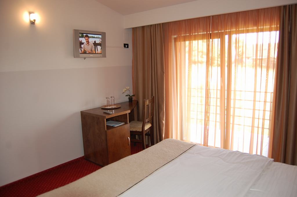 Cazare in Oradea - HOTEL AQUA - Oradea-baile1mai Cazare in Oradea - HOTEL AQUA - Oradea-baile1mai