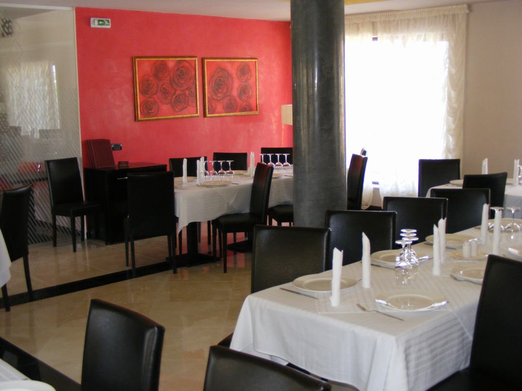 Cazare in Oradea - HOTEL AQUA - Oradea-baile1mai Cazare in Oradea - HOTEL AQUA - Oradea-baile1mai