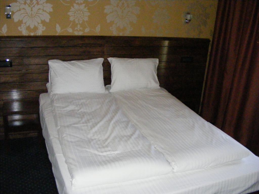 Cazare in Oradea - HOTEL AQUA - Oradea-baile1mai Cazare in Oradea - HOTEL AQUA - Oradea-baile1mai